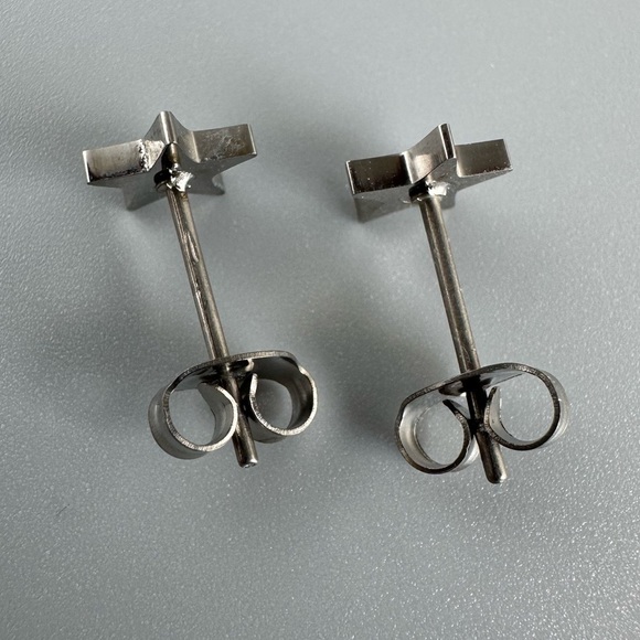 Titanium Star Ear Studs Hypoallergenic 7mm Earrings - Picture 7 of 10